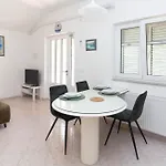 Apartment Seaside Slavica