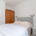 Apartment Seaside Slavica