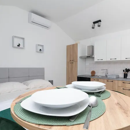 Seaside Slavica Apartment *
