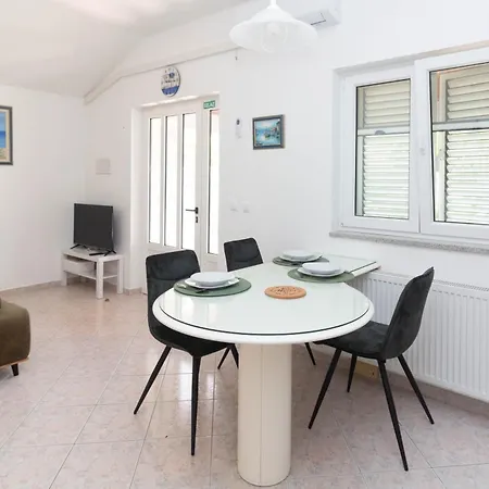 Apartment Seaside Slavica