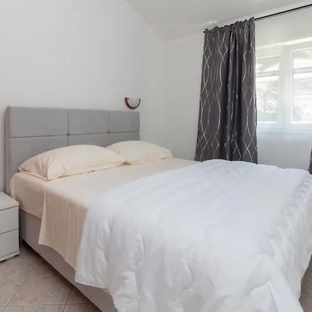 Apartment Seaside Slavica