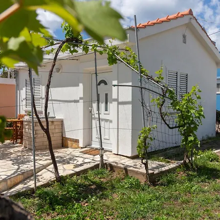 Seaside Slavica Apartment *