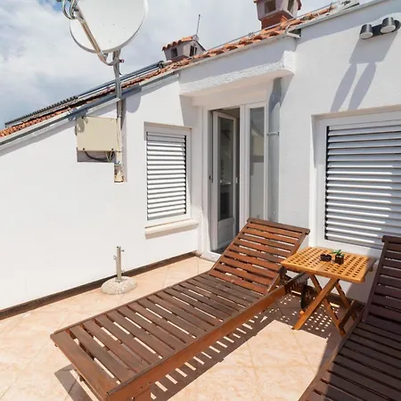 Seaside Slavica Apartment *