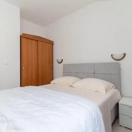 Apartment Seaside Slavica